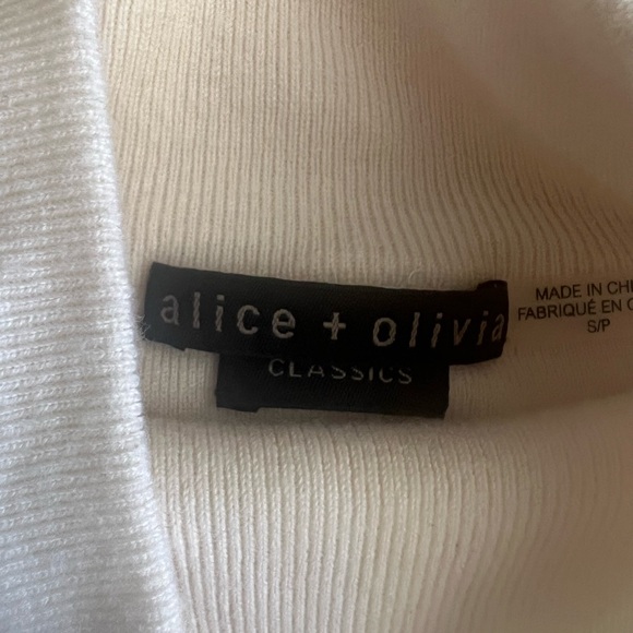 Alice + Olivia Classics neutral colored top in cream - Picture 4 of 7